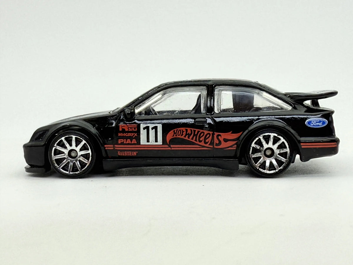 Ford Sierra Cosworth Hot Wheels Czarny 1:64 – zdjęcie 3