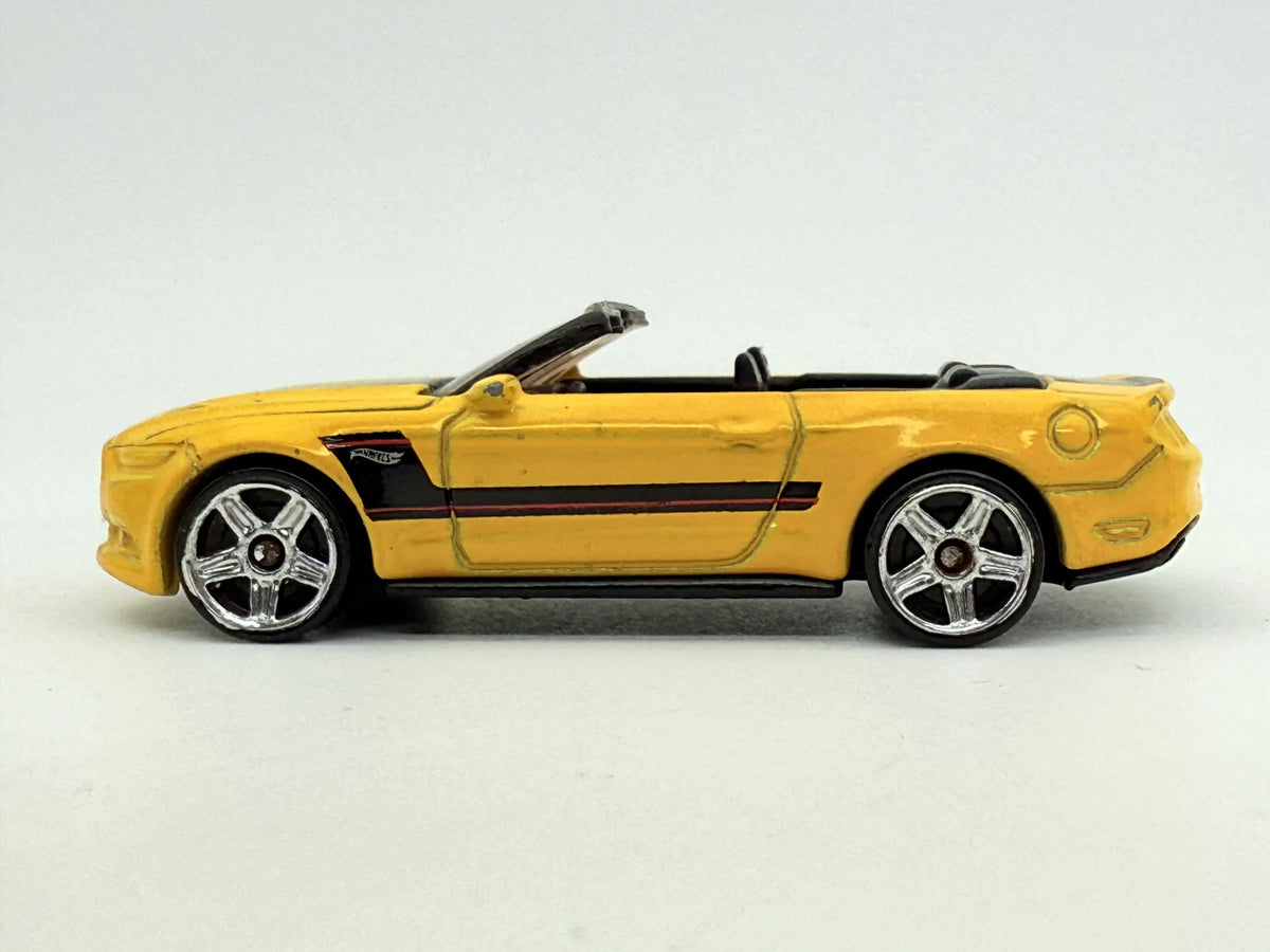 2015 Ford Mustang Gt Convertible, Hot Wheels, die cast resoraki, 1:64 – zdjęcie 3