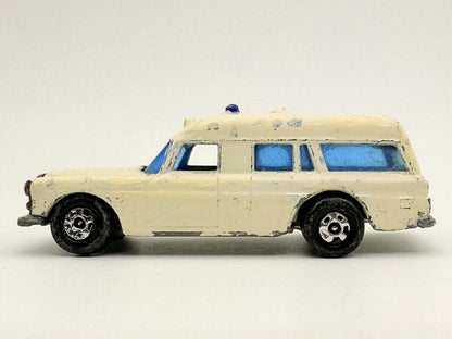 MERCEDES BENZ BINZ AMBULANCE Matchbox '60 Biała 1:64 Made in Anglia – zdjęcie 3