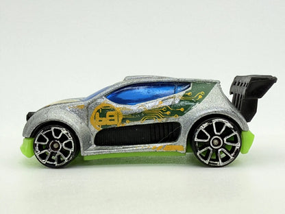 Samochód Wyścigowy Hot Wheels Srebrny 1:64 – zdjęcie 3