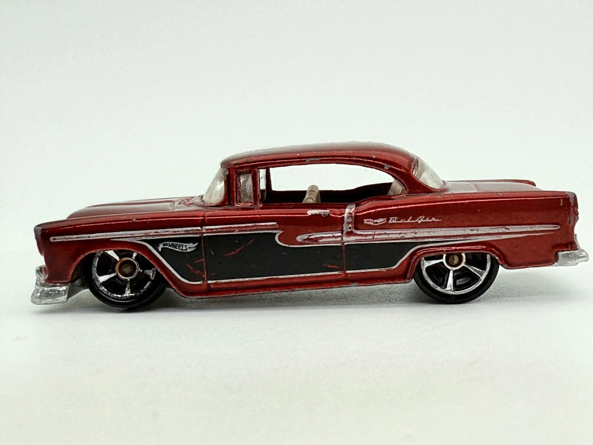 55 Chevy Hot Wheels Czerwony 1:64 – zdjęcie 3