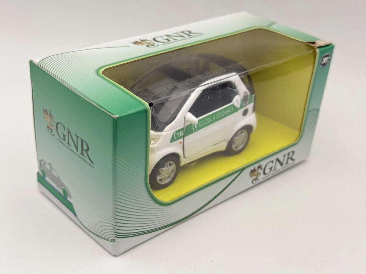 SMART FORTWO Maisto 2011 Biały 1:36 – zdjęcie 3