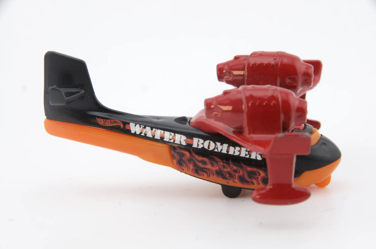Water Bomber Hot Wheels Czarno-Czerwony 1:100 – zdjęcie 3