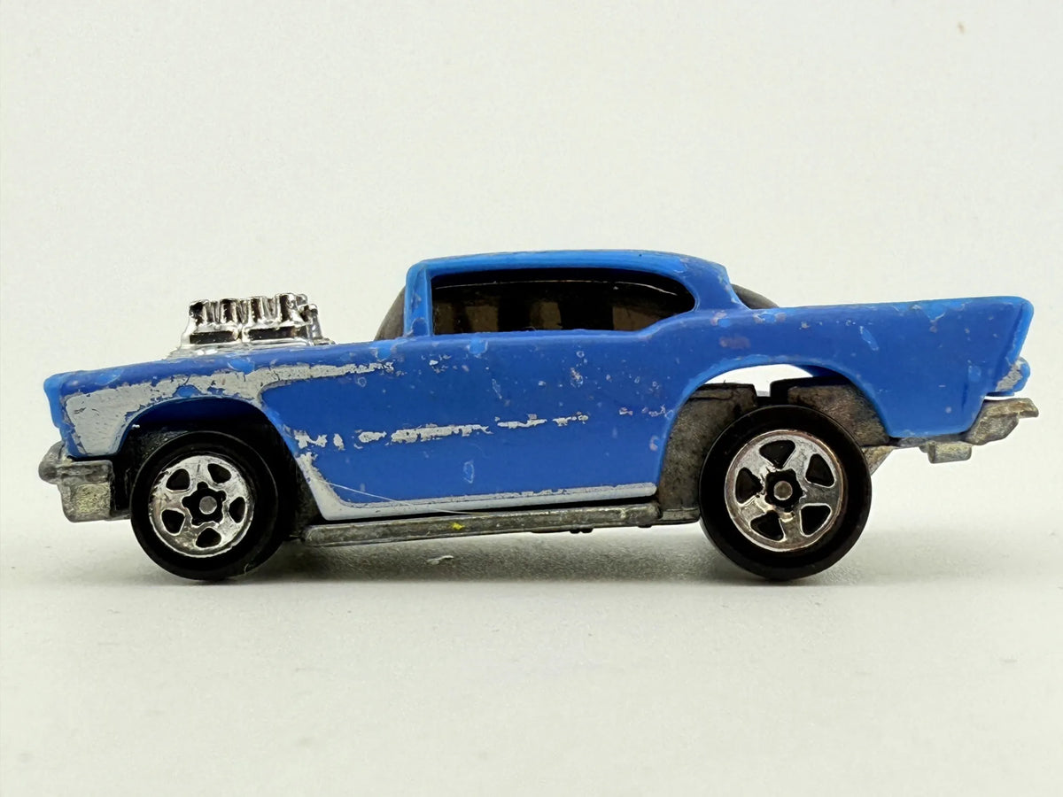 1957 Chevy Hot Wheels Niebieski 1:60 – zdjęcie 3