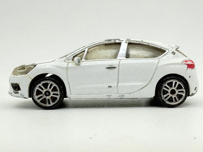 Citroën Ds4 Majorette Biała 1:64 – zdjęcie 3