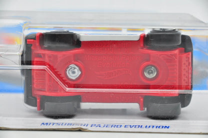 Mitsubishi Pajero Evolution Mud Studs Hot Wheels 2021 Biały 1:64 – zdjęcie 4