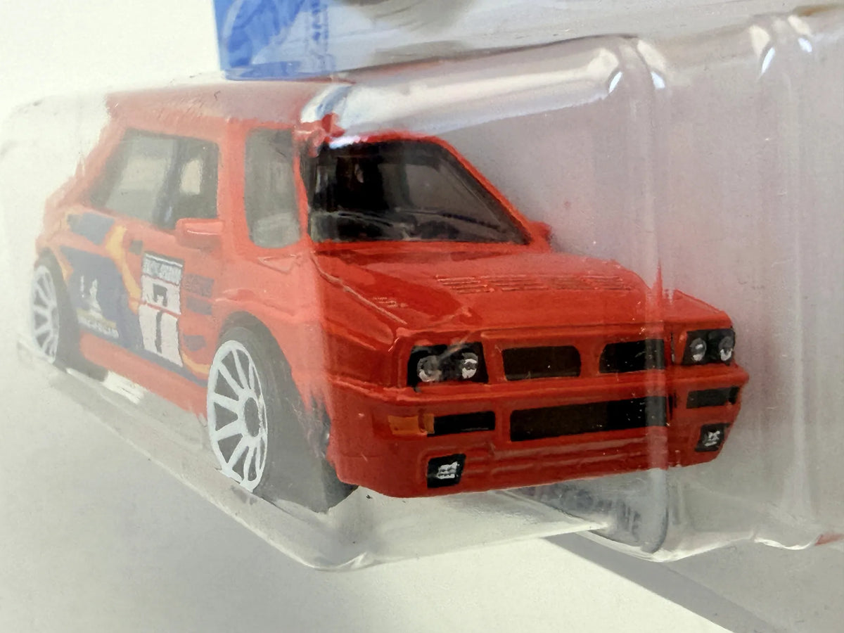 LANCIA DELTA INTEGRALE Baja Blazers Hot Wheels 2021 Czerwony 1:64 – zdjęcie 4