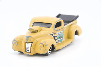 40 Ford Hot Wheels Żółta 1:64 – zdjęcie 4