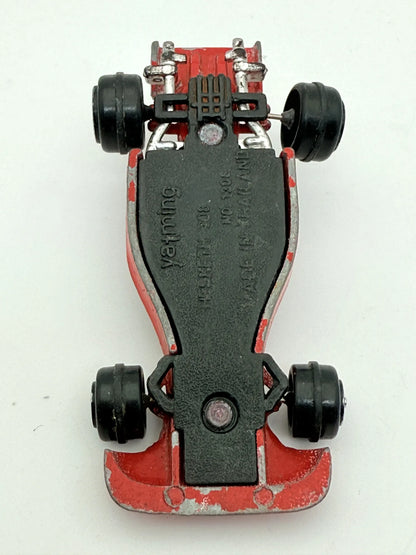 Hesketh 308 Yatming Czerwony 1:64 – zdjęcie 4