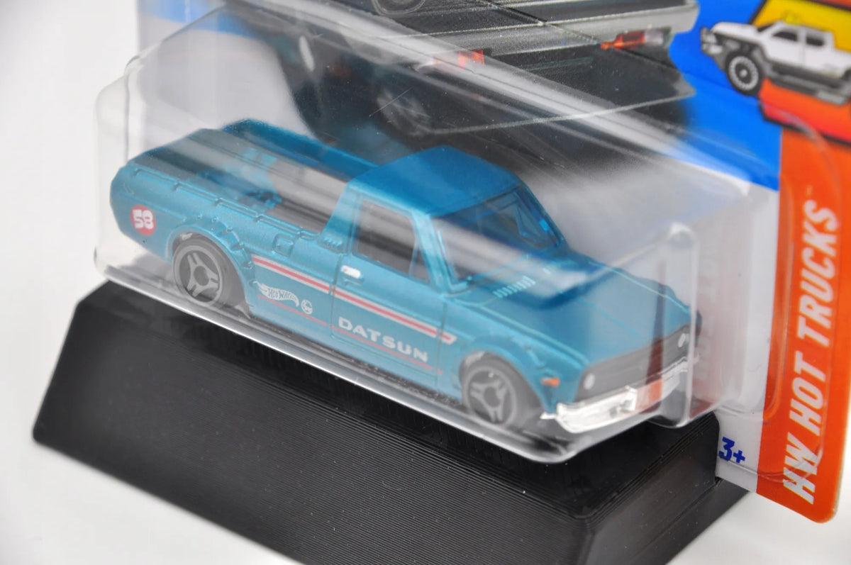 1975 DATSUN SUNNY TRUCK (B120) Hot Wheels 2025 Niebieski 1:64 – zdjęcie 4