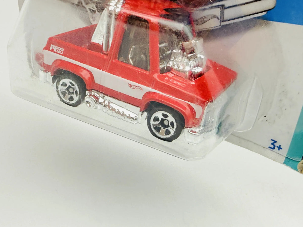 Chevrolet Silverado Hot Wheels 2022 Tooned 1:64 Pickup Blister Czerwony – zdjęcie 4