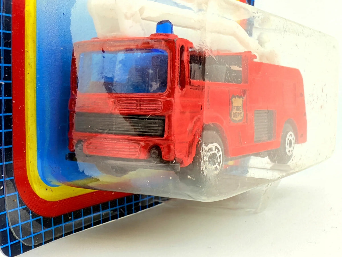 MERRYWEATHER FIRE TRUCK, Matchbox, Resoraki, Die cast Mb-13, Czerwony, 1:64 – zdjęcie 4