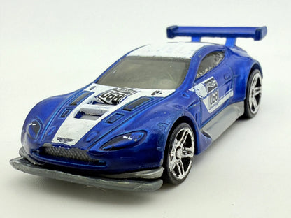 Aston Martin Vantage Gt3 Hot Wheels Niebiesko-Biała 1:64 – zdjęcie 4