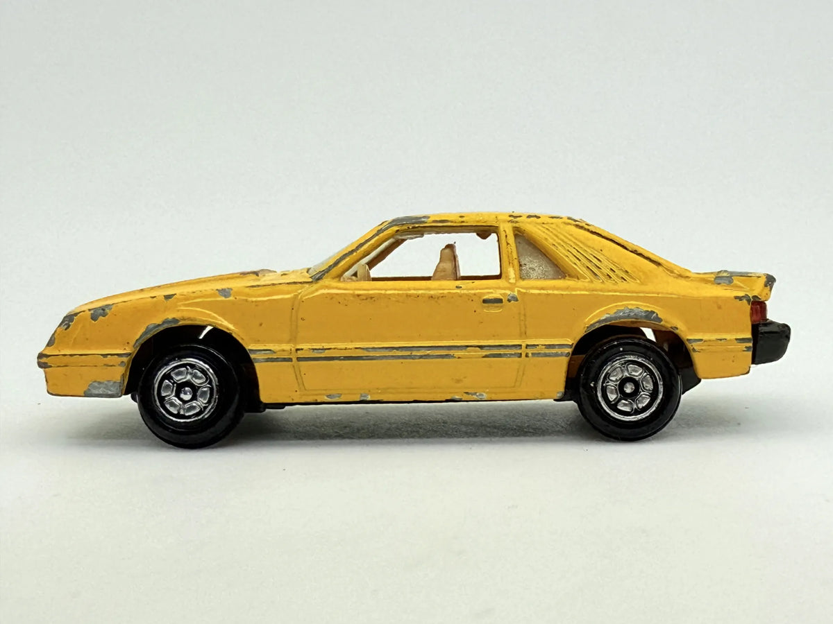 Ford Mustang Yatming Żółta 1:64 – zdjęcie 4
