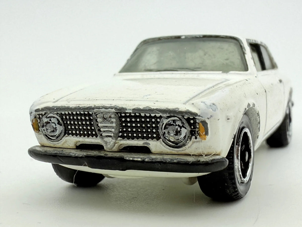 Alfa Romeo Giulia Sprint Gta, Matchbox, die cast resoraki, 1:60 – zdjęcie 4