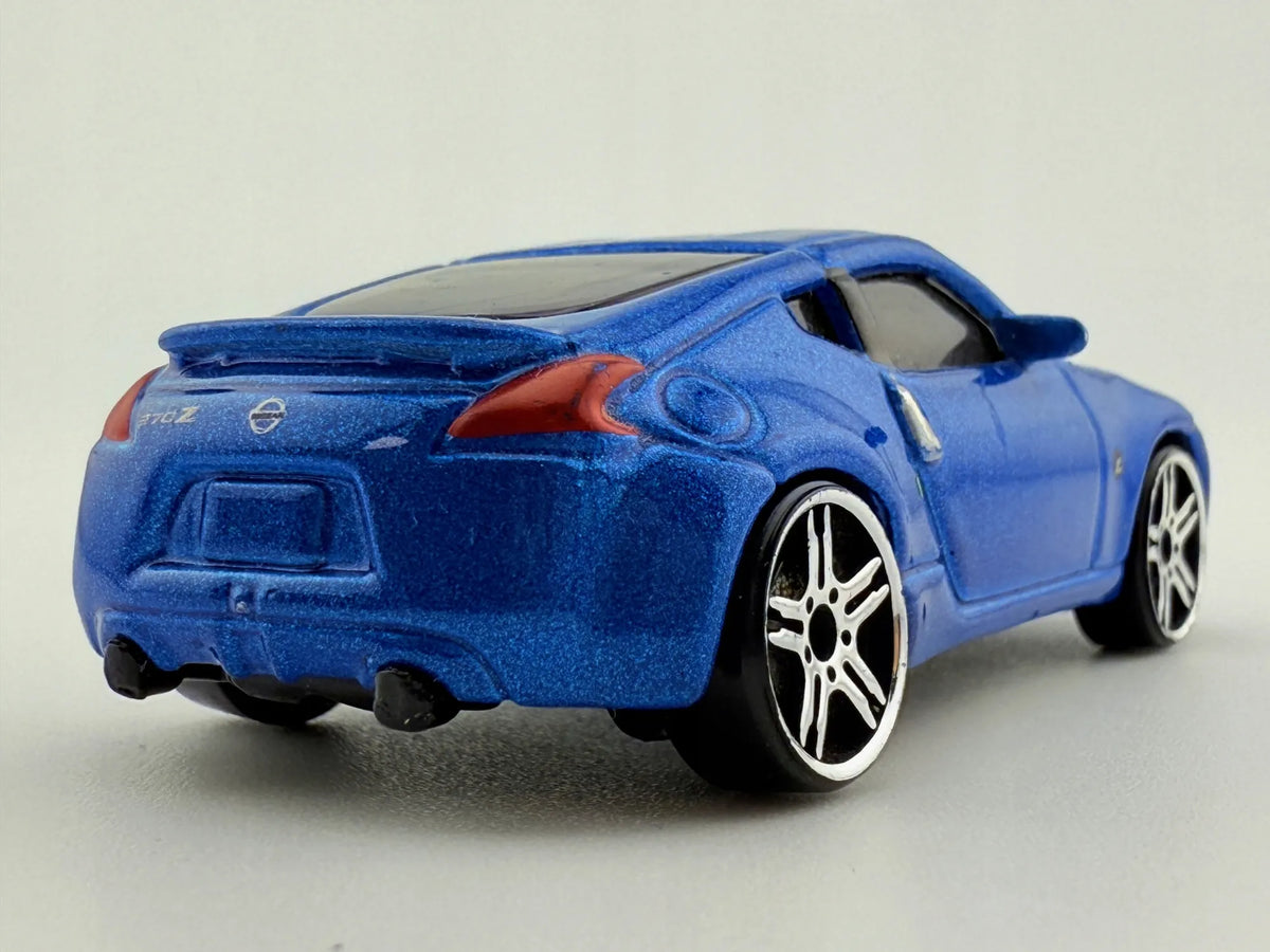 2009 Nissan 370Z Maisto 2009 Niebieski 1:64 – zdjęcie 4