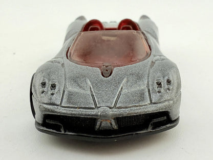 Pagani Huayra Roadster Hot Wheels Srebrny 1:64 – zdjęcie 4