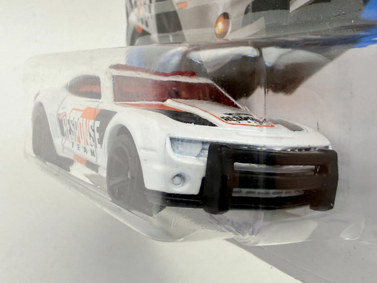 '10 Camaro Ss HW FIRST RESPONSE Policja Hot Wheels 2024 Biały 1:64 – zdjęcie 4