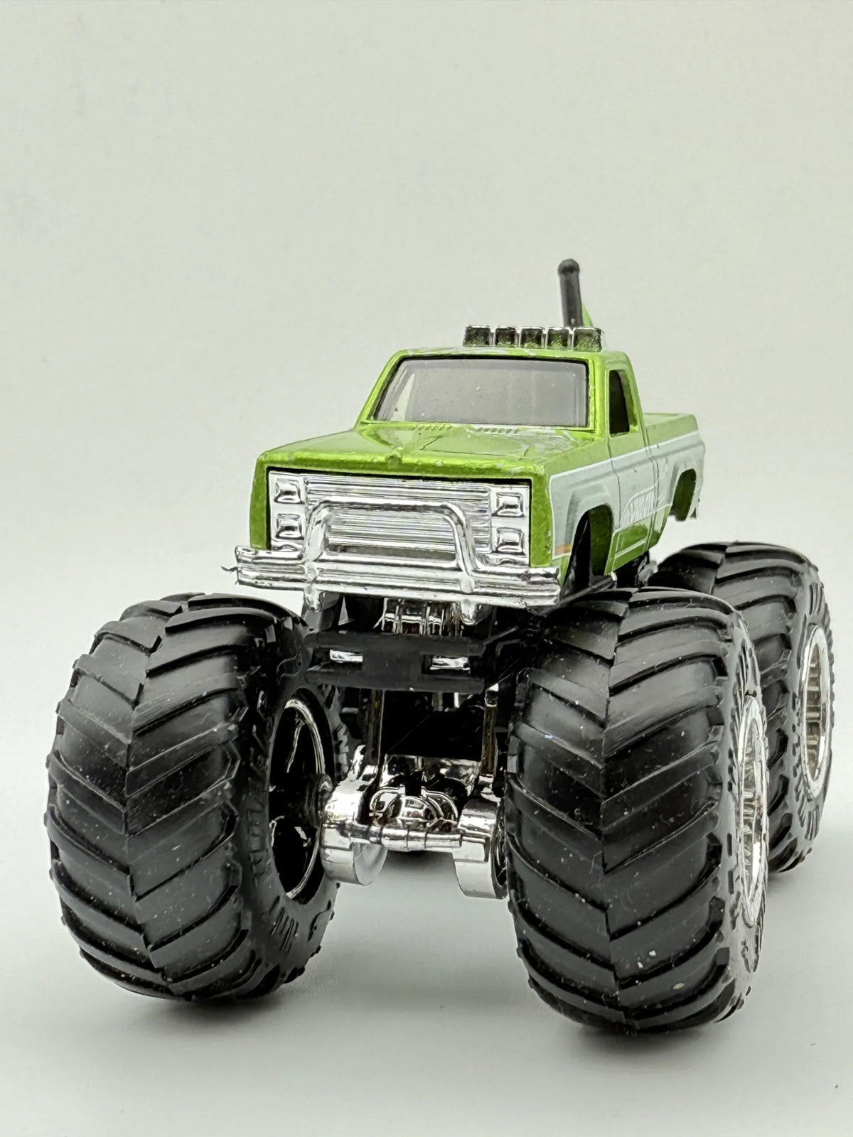MONSTER TRUCK Chevrolecie Silverado 1983, Hot Wheels, Die cast MT, 1:64 – zdjęcie 4
