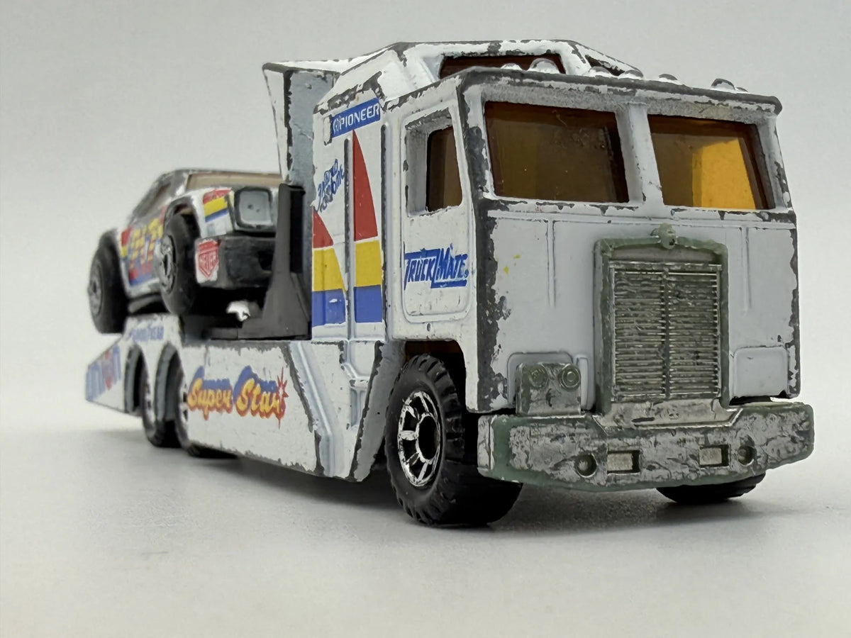 Team Convoy TM-2 Kenworth + Chevy Pro Truckmate Matchbox 1983 Biały 1:80 – zdjęcie 4