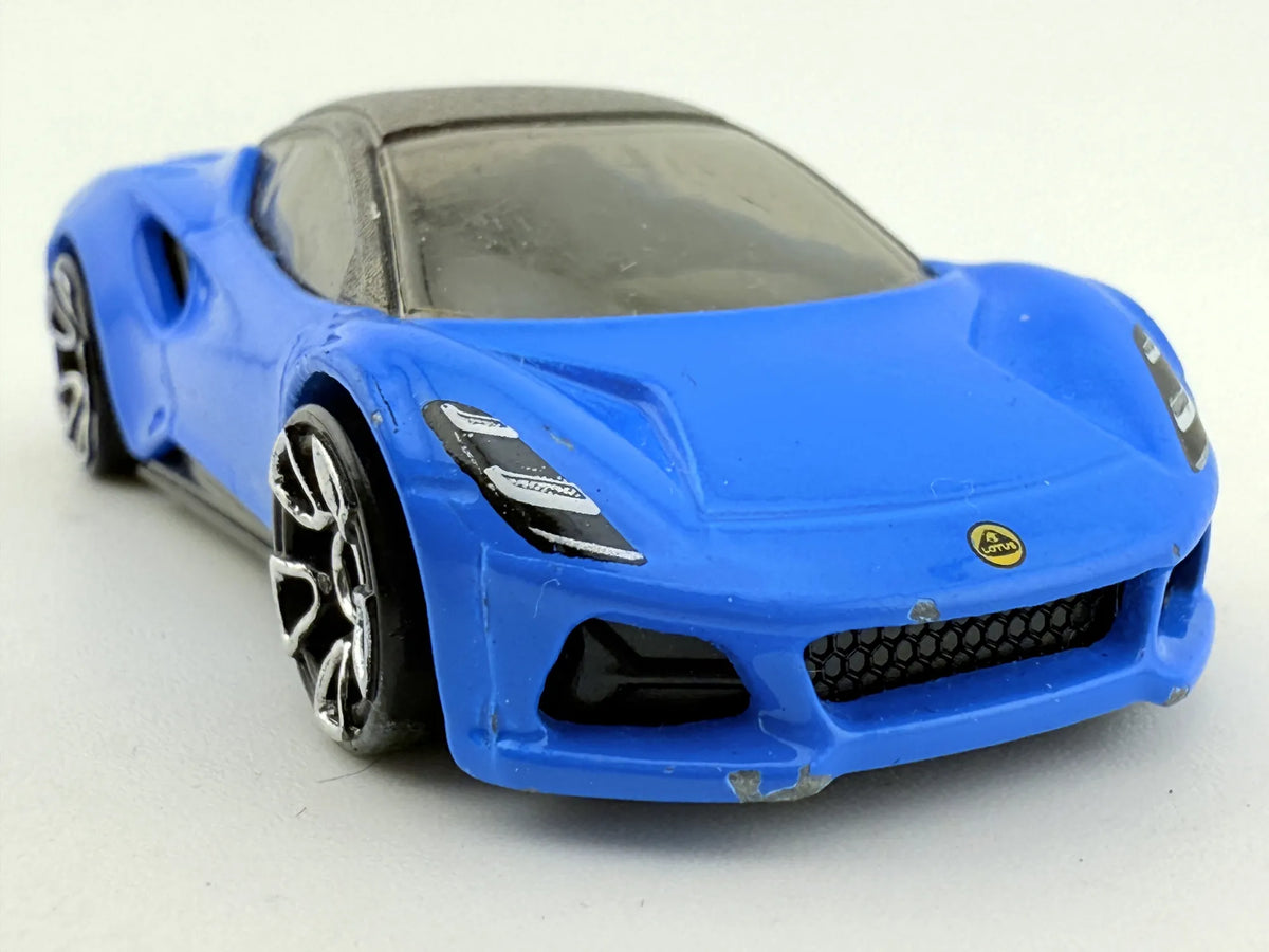 Lotus Emira Hot Wheels Niebieski 1:64 – zdjęcie 4