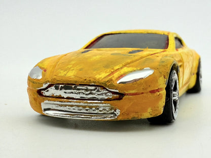 Aston Martin V8 Vantage, Hot Wheels, Die cast, Resoraki, Żółty, 1:64 – zdjęcie 4