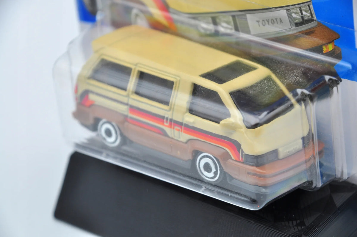 1986 TOYOTA VAN Hot Wheels 2023 Żółty 1:64 – zdjęcie 4