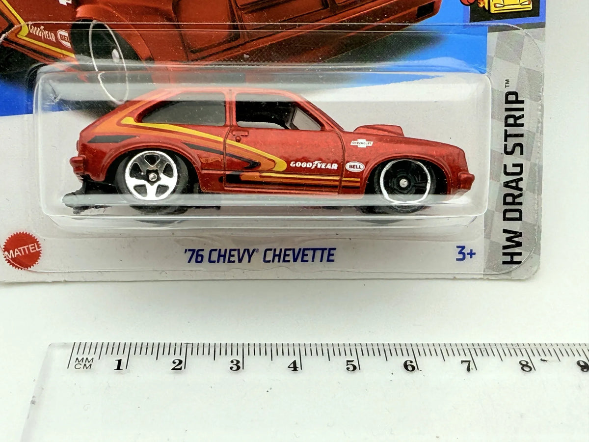 '76 Chevy Chevette Hot Wheels Czerwony 1:64 – zdjęcie 4