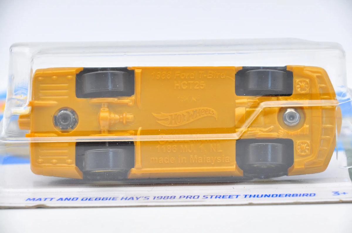 Aston Martin Dbs Hot Wheels Żółty 1:64 – zdjęcie 4