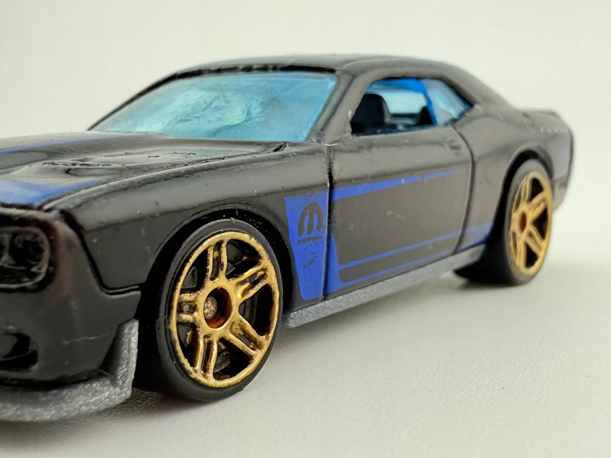 Dodge Challenger Srt8 Hot Wheels Czarny 1:64 – zdjęcie 4