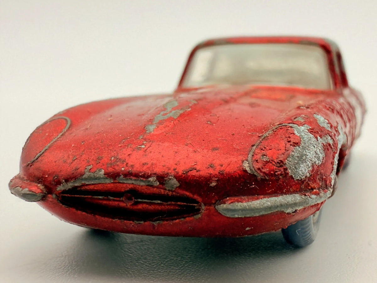 E Type Jaguar Lesney Czerwony 1:64 Made in Anglia – zdjęcie 4