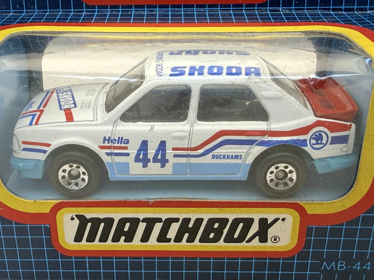 SKODA 130 LR Matchbox 1987 Biały 1:64 – zdjęcie 4