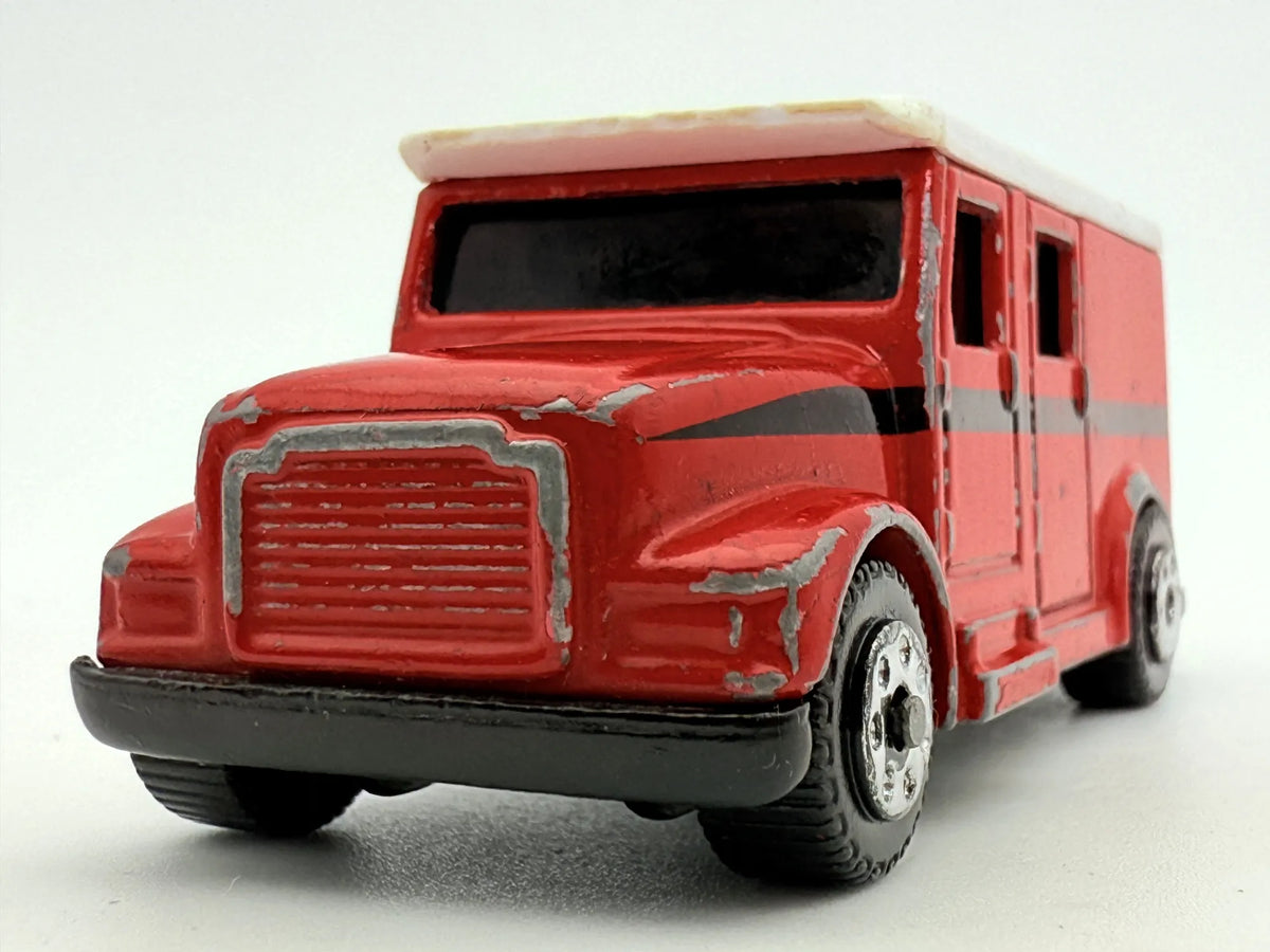 Armored Van Maisto Czerwony 1:64 – zdjęcie 4