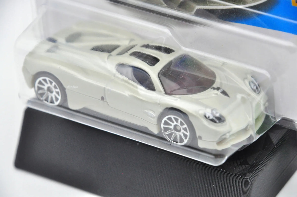 Pagani Utopia HW Exotics Hot Wheels 2024 Perłowy 1:64 – zdjęcie 4
