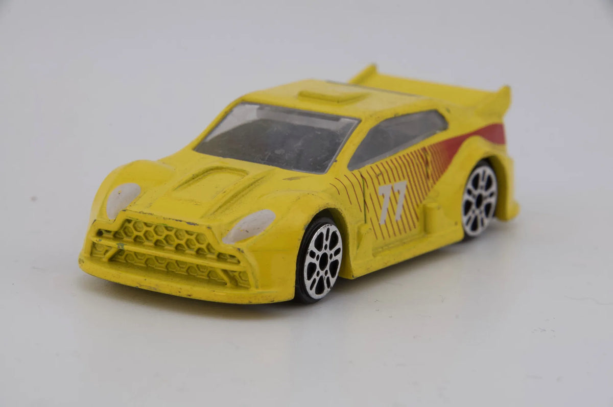 Sportowy Coupe Delta Sport Żółty 1:64 – zdjęcie 4