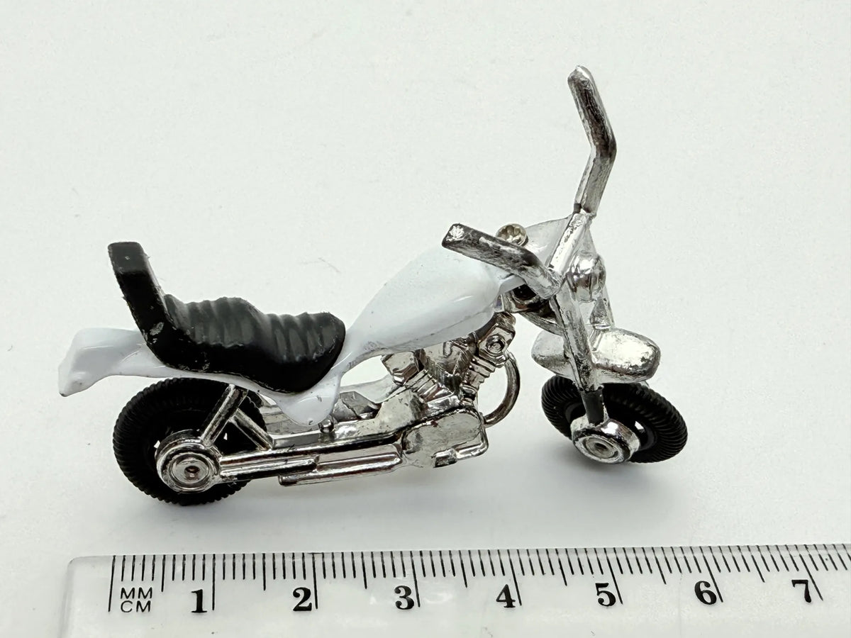 Motocykl Biało-Czarny 1:64 Made in Macao – zdjęcie 4