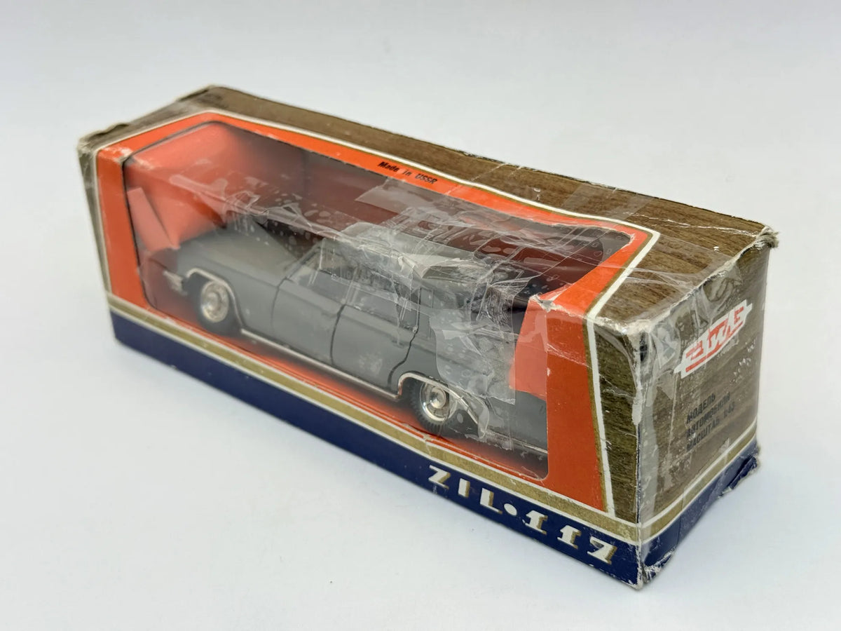 Limuzyna ZIL-117 Автомобили Ссср Saratov '80 Szary 1:43 Made in ZSRR – zdjęcie 4