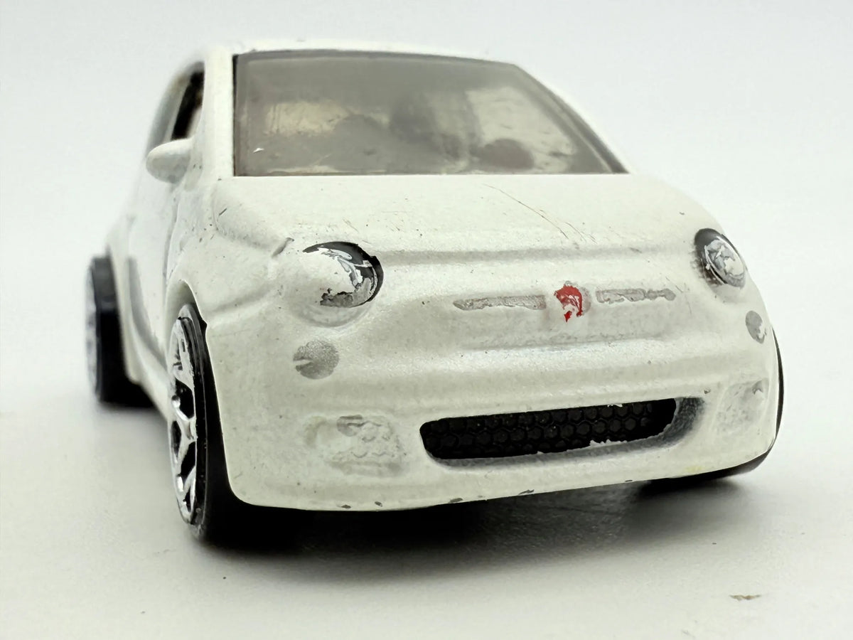 Fiat 500, Hot Wheels 2013, resoraki, die cast, 1:64, biały – zdjęcie 4