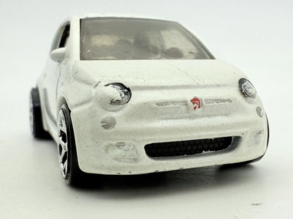 Fiat 500, Hot Wheels 2013, resoraki, die cast, 1:64, biały – zdjęcie 4
