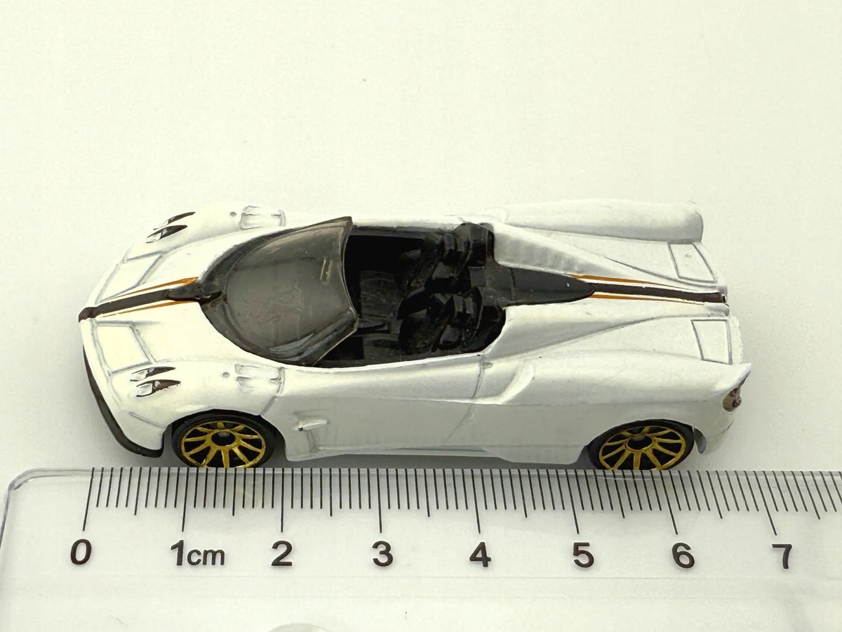 PAGANI HUAYRA ROADSTER, Hot Wheels 2017, Resoraki Die cast DTW86 Biały 1:64 – zdjęcie 4