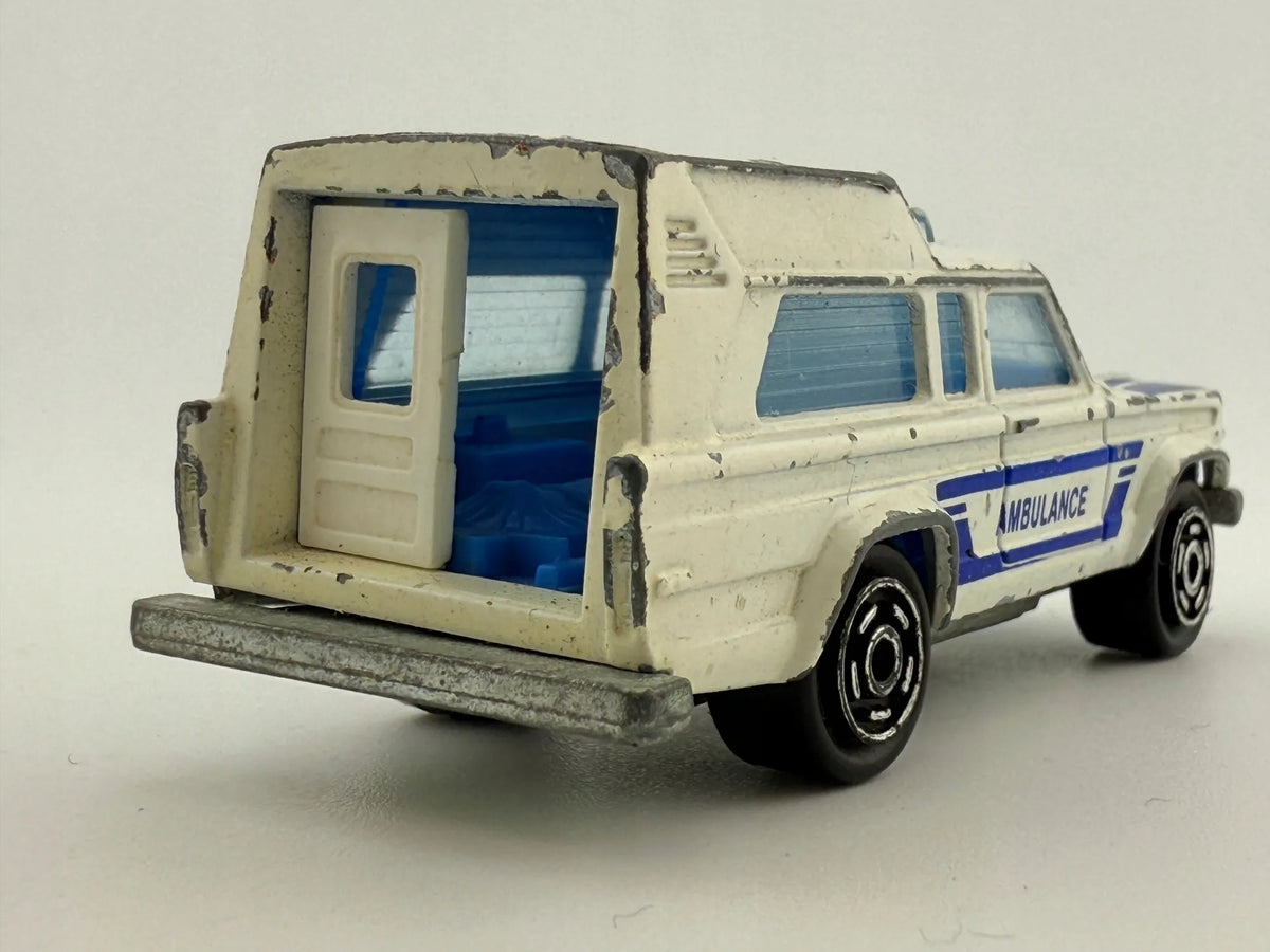 Ambulance Majorette Biały 1:64 Made in France – zdjęcie 4