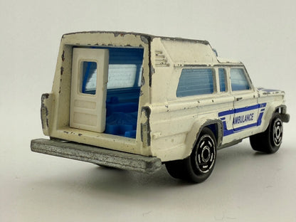 Ambulance Majorette Biały 1:64 Made in France – zdjęcie 4