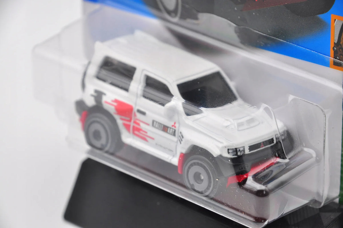 Mitsubishi Pajero Evolution Hot Wheels 2021 Biały 1:64 – zdjęcie 4