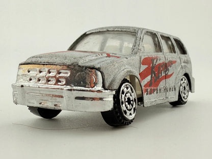Dodge Nitro Majorette Srebrny 1:64 – zdjęcie 4