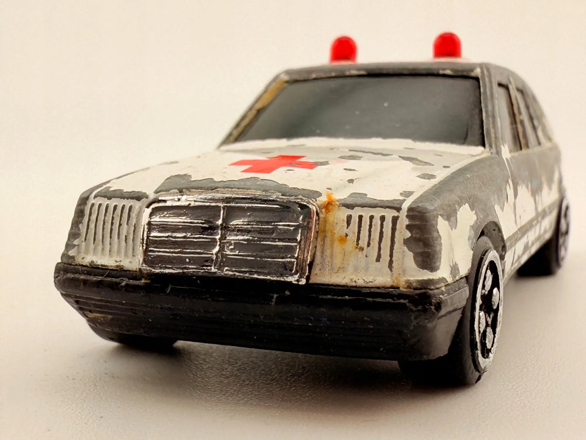 AMBULANCE, Resoraki, Die cast 8917, Biały, 1:64 – zdjęcie 4