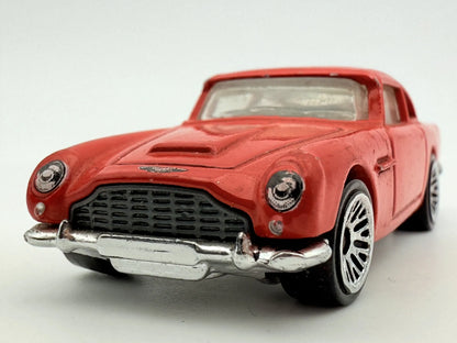 Aston Martin 1963 Db5 Hot Wheels Czerwony 1:64 – zdjęcie 4