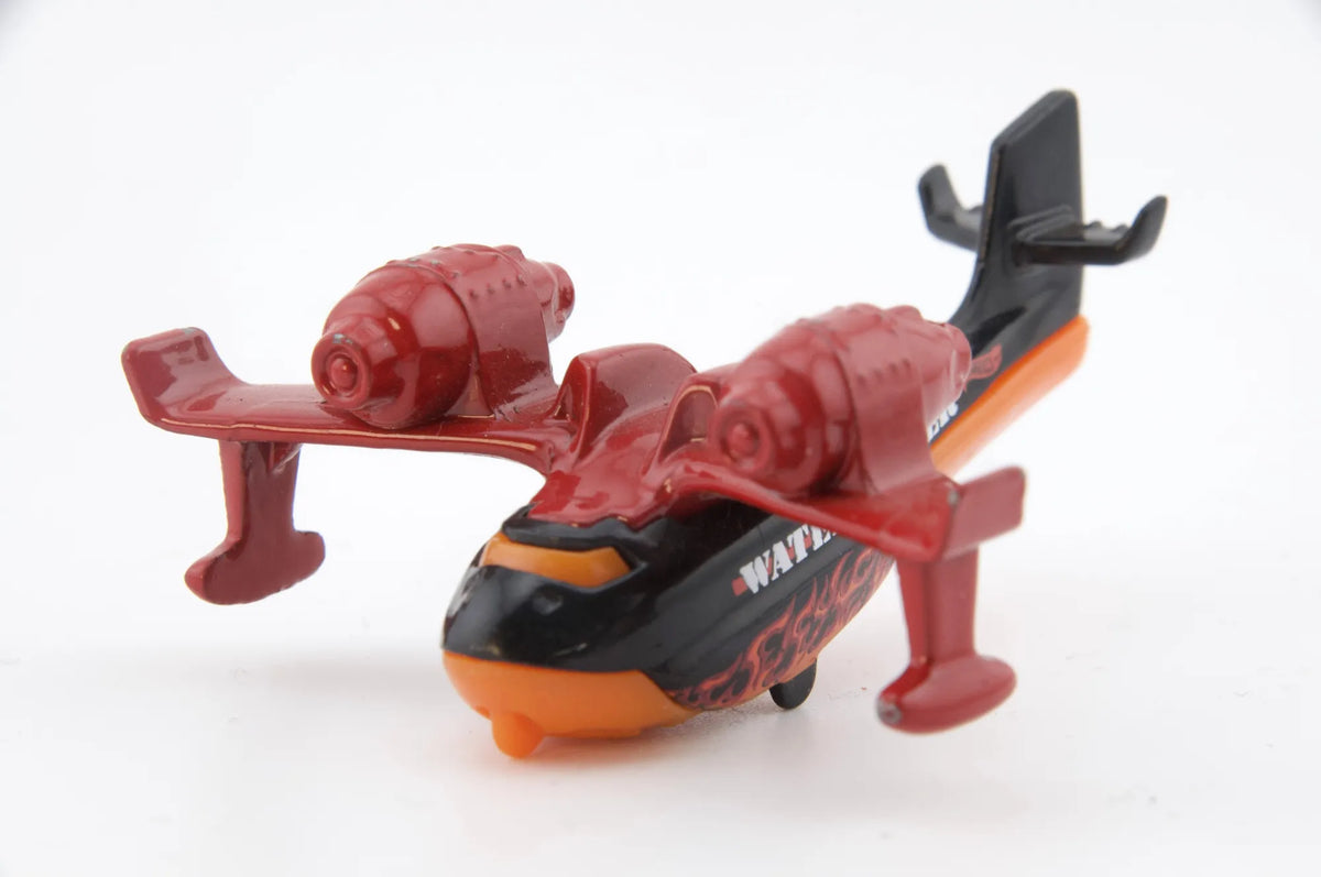 Water Bomber Hot Wheels Czarno-Czerwony 1:100 – zdjęcie 4