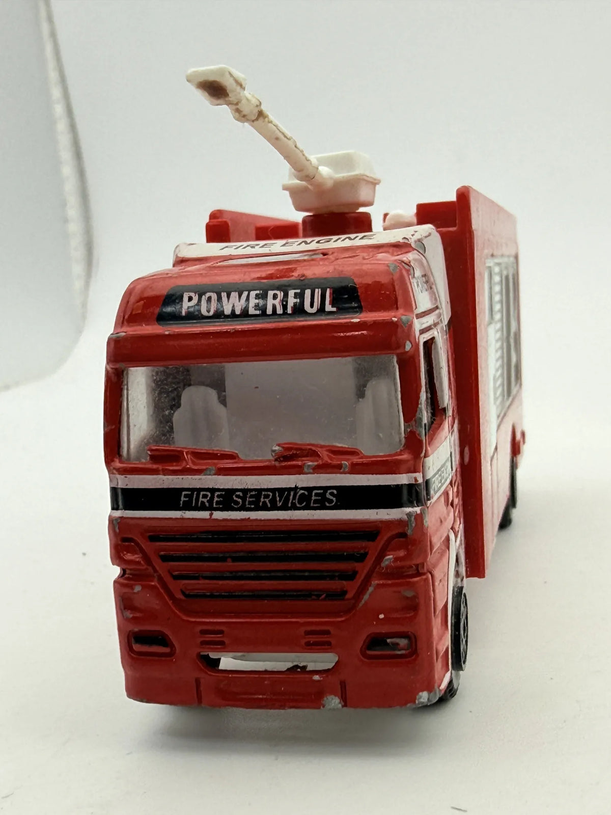 FIRE ENGINE TRUCK POWERFUL (Straż pożarna) Die cast, Czerwony 1:64 (12cm) – zdjęcie 4