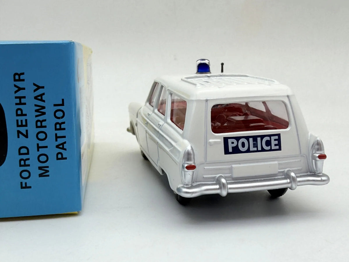 FORD ZEPHYR MOTORWAY PATROL POLICE Policja Corgi Biały 1:43 – zdjęcie 4