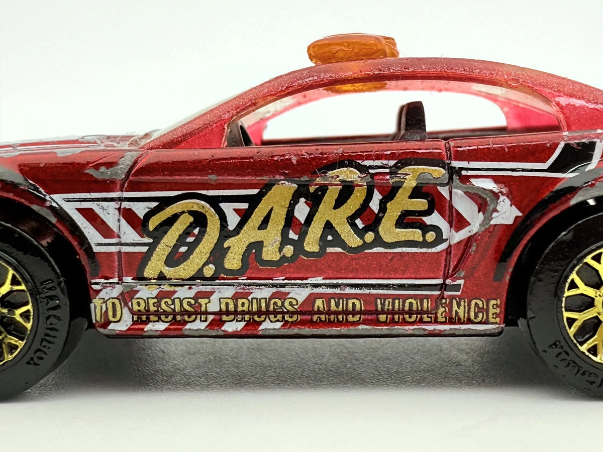 1999 Mustang Matchbox Czerwony 1:64 – zdjęcie 4